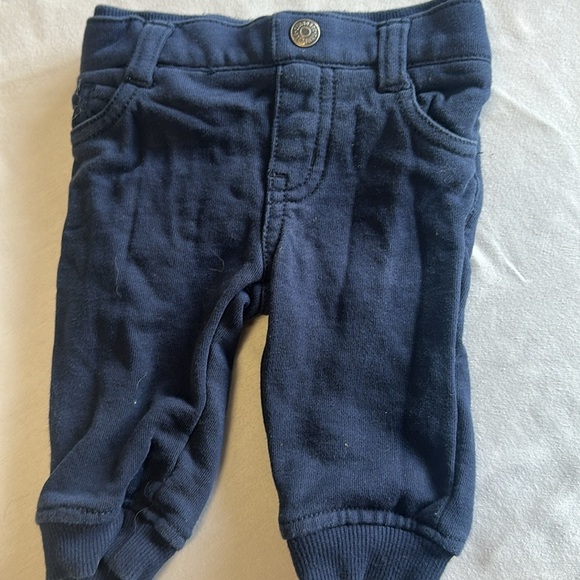 Gymboree - Heather Gray Baby Onesie and matching pants - Picture 4 of 5